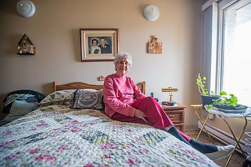 MIKAELA MACKENZIE / WINNIPEG FREE PRESS

Ruth Schroeder poses for a portrait with a wedding photo at her home in Morris on Thursday, April 8, 2021. John and Ruth Schroeder have been married for 76 years. For Jen Zoratti story.

Winnipeg Free Press 2021