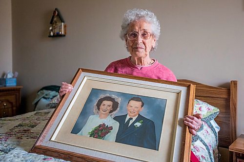 MIKAELA MACKENZIE / WINNIPEG FREE PRESS

Ruth Schroeder poses for a portrait with a wedding photo at her home in Morris on Thursday, April 8, 2021. John and Ruth Schroeder have been married for 76 years. For Jen Zoratti story.

Winnipeg Free Press 2021