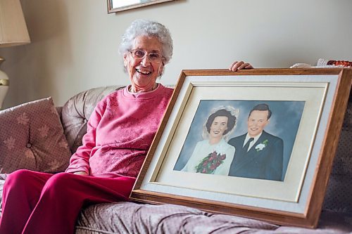 MIKAELA MACKENZIE / WINNIPEG FREE PRESS

Ruth Schroeder poses for a portrait with a wedding photo at her home in Morris on Thursday, April 8, 2021. John and Ruth Schroeder have been married for 76 years. For Jen Zoratti story.

Winnipeg Free Press 2021