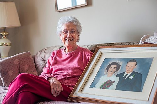 MIKAELA MACKENZIE / WINNIPEG FREE PRESS

Ruth Schroeder poses for a portrait with a wedding photo at her home in Morris on Thursday, April 8, 2021. John and Ruth Schroeder have been married for 76 years. For Jen Zoratti story.

Winnipeg Free Press 2021