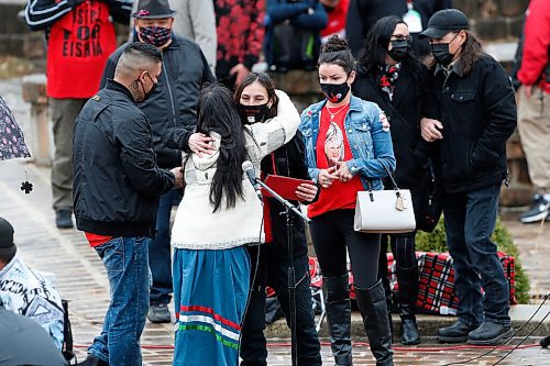 JOHN WOODS / WINNIPEG FREE PRESS
William Hudson and Christie Zebrasky, Eishia Hudsons parents, are given gifts by Leah Gazan at the one year anniversary of the police shooting and killing of Eishia Hudson at Odena Circle in Winnipeg Thursday, April 8, 2021. 

Reporter: Sellar