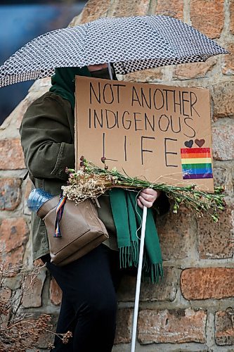 JOHN WOODS / WINNIPEG FREE PRESS
A person holds a sign at the one year anniversary of the police shooting and killing of Eishia Hudson at Odena Circle in Winnipeg Thursday, April 8, 2021. 

Reporter: Sellar