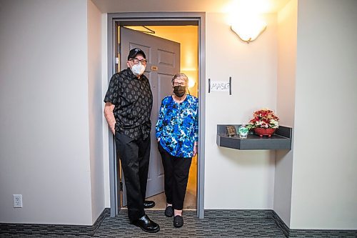 MIKAELA MACKENZIE / WINNIPEG FREE PRESS

Alma and Cyril Walker, who have gotten their first (but not their second) dose of the vaccine, pose for a portrait in their Transcona seniors' building in Winnipeg on Friday, April 9, 2021. For Katie May story.

Winnipeg Free Press 2021