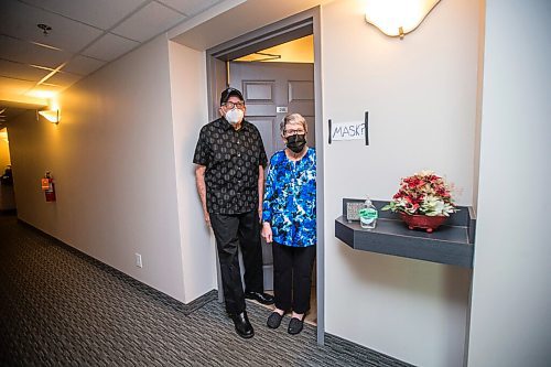 MIKAELA MACKENZIE / WINNIPEG FREE PRESS

Alma and Cyril Walker, who have gotten their first (but not their second) dose of the vaccine, pose for a portrait in their Transcona seniors' building in Winnipeg on Friday, April 9, 2021. For Katie May story.

Winnipeg Free Press 2021