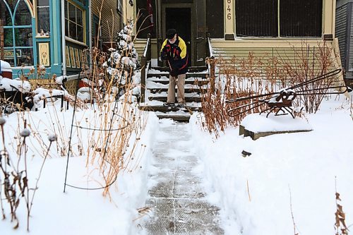 MIKE DEAL / WINNIPEG FREE PRESS
George Baldwin in Fort Rouge, sweeps his front steps after clearing them with a shovel. The snow will keep falling with a forecast of 5cm more by the end of the day. 
210413 - Tuesday, April 13, 2021
