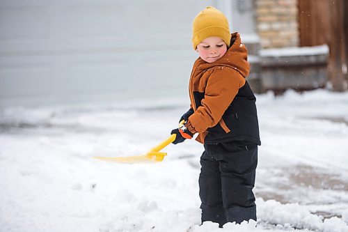 MIKAELA MACKENZIE / WINNIPEG FREE PRESS


Ilya Pidwinski, three, helps shovel snow in Tuxedo in Winnipeg on Tuesday, April 13, 2021.
Winnipeg Free Press 2020.