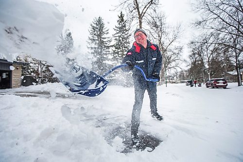 MIKAELA MACKENZIE / WINNIPEG FREE PRESS


Colin Dennis shovels his parent's driveway clear of the wet, heavy spring snow in Winnipeg on Tuesday, April 13, 2021.
Winnipeg Free Press 2020.