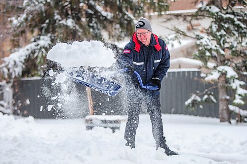 MIKAELA MACKENZIE / WINNIPEG FREE PRESS


Colin Dennis shovels his parent's driveway clear of the wet, heavy spring snow in Winnipeg on Tuesday, April 13, 2021.
Winnipeg Free Press 2020.