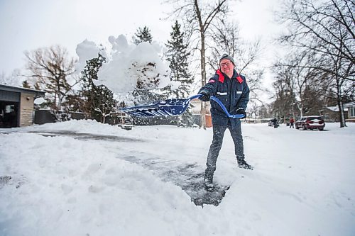 MIKAELA MACKENZIE / WINNIPEG FREE PRESS


Colin Dennis shovels his parent's driveway clear of the wet, heavy spring snow in Winnipeg on Tuesday, April 13, 2021.
Winnipeg Free Press 2020.