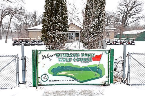 RUTH BONNEVILLE / WINNIPEG FREE PRESS 

Weather Standup -  Windsor Park Golf 

Windsor Park Golf Course gates are closed after a winter storm blew into southern Manitoba bringing heavy snowfall to Winnipeg and many regions of the province.


April 13,  2021