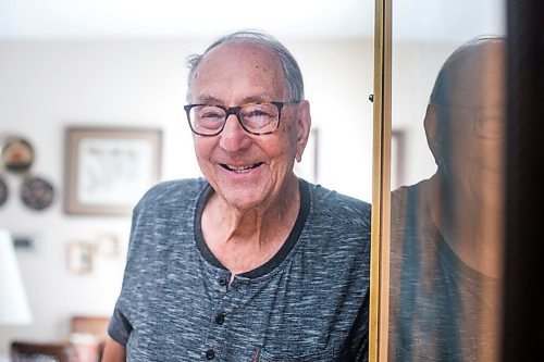 MIKAELA MACKENZIE / WINNIPEG FREE PRESS


Art gallery owner Al Shafer, who donated everything in his gallery to SSCOPE Inc. this week, poses for a portrait in his home in Winnipeg on Tuesday, April 13, 2021. For Ben Waldman story.
Winnipeg Free Press 2020.