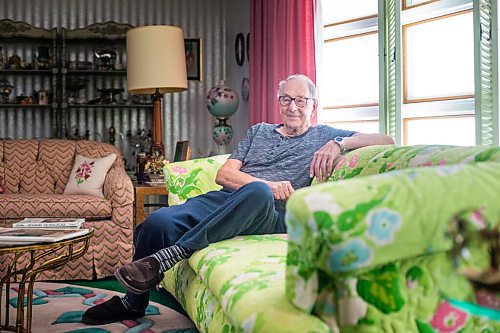 MIKAELA MACKENZIE / WINNIPEG FREE PRESS


Art gallery owner Al Shafer, who donated everything in his gallery to SSCOPE Inc. this week, poses for a portrait in his home in Winnipeg on Tuesday, April 13, 2021. For Ben Waldman story.
Winnipeg Free Press 2020.