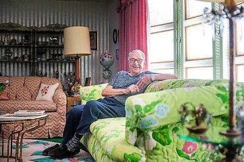 MIKAELA MACKENZIE / WINNIPEG FREE PRESS


Art gallery owner Al Shafer, who donated everything in his gallery to SSCOPE Inc. this week, poses for a portrait in his home in Winnipeg on Tuesday, April 13, 2021. For Ben Waldman story.
Winnipeg Free Press 2020.