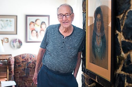 MIKAELA MACKENZIE / WINNIPEG FREE PRESS


Art gallery owner Al Shafer, who donated everything in his gallery to SSCOPE Inc. this week, poses for a portrait with a Wuttunee pastel piece in his home in Winnipeg on Tuesday, April 13, 2021. For Ben Waldman story.
Winnipeg Free Press 2020.