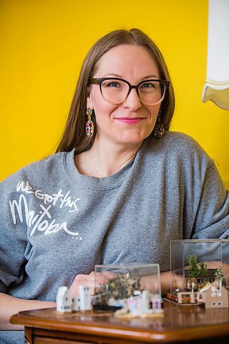 MIKAELA MACKENZIE / WINNIPEG FREE PRESS


Jen Arnold, who creates miniatures, poses for a portrait in her studio in Winnipeg on Wednesday, April 14, 2021. For Dave Sanderson story.
Winnipeg Free Press 2020.