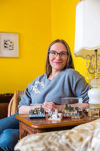 MIKAELA MACKENZIE / WINNIPEG FREE PRESS


Jen Arnold, who creates miniatures, poses for a portrait in her studio in Winnipeg on Wednesday, April 14, 2021. For Dave Sanderson story.
Winnipeg Free Press 2020.