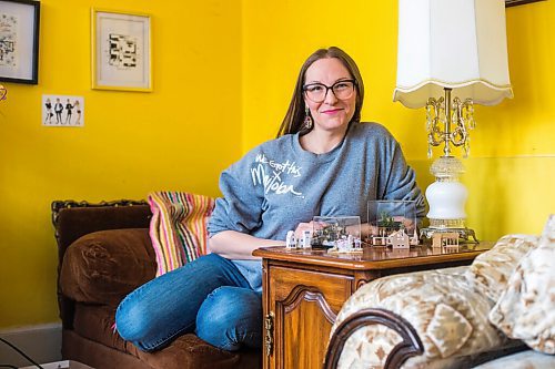 MIKAELA MACKENZIE / WINNIPEG FREE PRESS


Jen Arnold, who creates miniatures, poses for a portrait in her studio in Winnipeg on Wednesday, April 14, 2021. For Dave Sanderson story.
Winnipeg Free Press 2020.