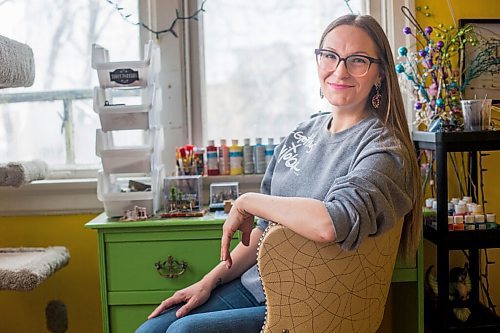 MIKAELA MACKENZIE / WINNIPEG FREE PRESS


Jen Arnold, who creates miniatures, poses for a portrait in her studio in Winnipeg on Wednesday, April 14, 2021. For Dave Sanderson story.
Winnipeg Free Press 2020.