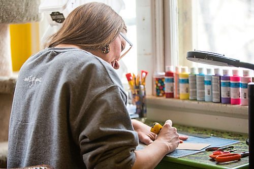 MIKAELA MACKENZIE / WINNIPEG FREE PRESS


Jen Arnold, who creates miniatures, cuts out a piece in her studio in Winnipeg on Wednesday, April 14, 2021. For Dave Sanderson story.
Winnipeg Free Press 2020.