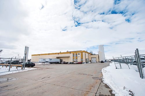 MIKAELA MACKENZIE / WINNIPEG FREE PRESS


Agropur Cooperative is closing its fluid milk plant at 940 Century Street in Winnipeg on Wednesday, April 14, 2021. For Martin Cash story.
Winnipeg Free Press 2020.