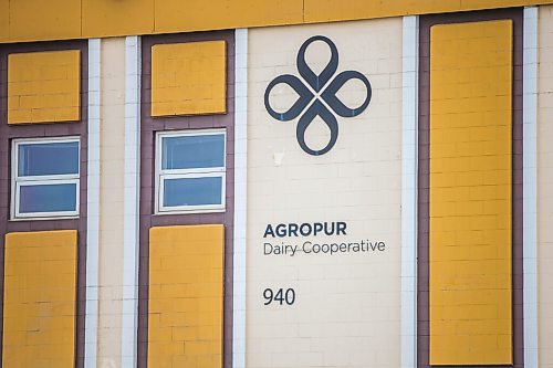 MIKAELA MACKENZIE / WINNIPEG FREE PRESS


Agropur Cooperative is closing its fluid milk plant at 940 Century Street in Winnipeg on Wednesday, April 14, 2021. For Martin Cash story.
Winnipeg Free Press 2020.