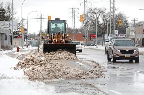 RUTH BONNEVILLE / WINNIPEG FREE PRESS 

LOCAL - Messy, wet streets 

A loader cleans dirty, wet snow off the street along Pembina Hwy., on Wednesday after snowstorm hit the city earlier in the week. 

April 14,  2021
