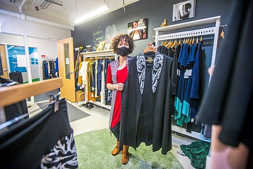 MIKAELA MACKENZIE / WINNIPEG FREE PRESS


Andréanne Dandeneau, owner of Anne Mulaire fashion, poses for a portrait in her shop in Winnipeg on Thursday, April 15, 2021. Dandeneau is expanding all existing clothing lines to include inclusive sizing. For Cody Sellar story.
Winnipeg Free Press 2020.