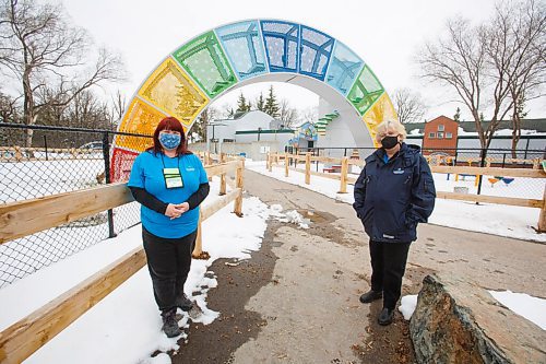 MIKE DEAL / WINNIPEG FREE PRESS
Shaun Leonoff (right), manager, volunteer resources Assiniboine Park Conservancy, with volunteer at the Zoo's Aunt Sally's Farm, Jeri-lynn Heinsma (left) who helps out mostly at the Zoo.
See Aaron Epp story
210415 - Thursday, April 15, 2021.