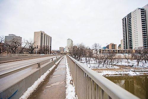 MIKAELA MACKENZIE / WINNIPEG FREE PRESS


The Midtown Bridge, where a woman made calls for service to the Winnipeg Police Service, in Winnipeg on Thursday, April 15, 2021. For Dean story.
Winnipeg Free Press 2020.