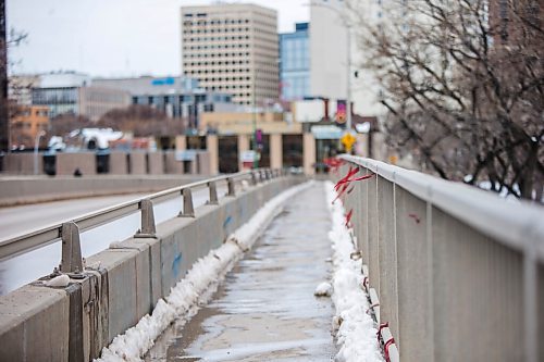 MIKAELA MACKENZIE / WINNIPEG FREE PRESS


The Midtown Bridge, where a woman made calls for service to the Winnipeg Police Service, in Winnipeg on Thursday, April 15, 2021. For Dean story.
Winnipeg Free Press 2020.