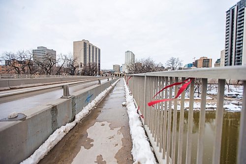 MIKAELA MACKENZIE / WINNIPEG FREE PRESS


The Midtown Bridge, where a woman made calls for service to the Winnipeg Police Service, in Winnipeg on Thursday, April 15, 2021. For Dean story.
Winnipeg Free Press 2020.