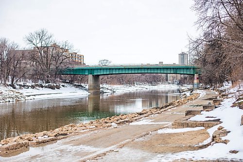 MIKAELA MACKENZIE / WINNIPEG FREE PRESS


The Midtown Bridge, where a woman made calls for service to the Winnipeg Police Service, in Winnipeg on Thursday, April 15, 2021. For Dean story.
Winnipeg Free Press 2020.