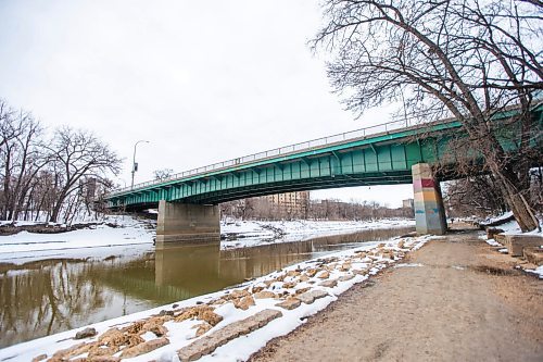 MIKAELA MACKENZIE / WINNIPEG FREE PRESS


The Midtown Bridge, where a woman made calls for service to the Winnipeg Police Service, in Winnipeg on Thursday, April 15, 2021. For Dean story.
Winnipeg Free Press 2020.