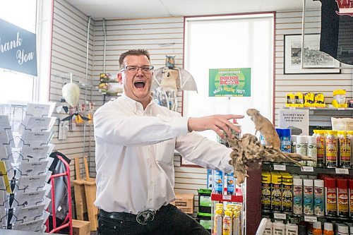 MIKAELA MACKENZIE / WINNIPEG FREE PRESS
Lincoln Poulin, president of Poulin's Pest Control, poses for a funny portrait in the store in Winnipeg on Thursday, April 15, 2021. For Dave Sanderson story.
Winnipeg Free Press 2020.
