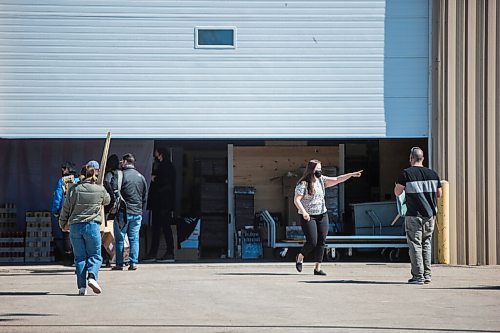 MIKAELA MACKENZIE / WINNIPEG FREE PRESS

Vendors set up for the Third+Bird spring market at the Red River Exhibition in Winnipeg on Friday, April 16, 2021. For Temur Durrani story.
Winnipeg Free Press 2020.