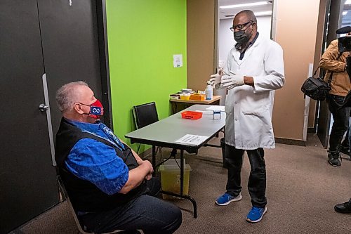 Daniel Crump / Winnipeg Free Press. Manitoba Metis Federation President David Chartrand gets a shot of the AstraZeneca COVID vaccine. Pharmacist Ayobola Ayobole-Obi administered the vaccine Saturday morning at the MEDOCare pharmacy located in the MMF building on Henry avenue in downtown Winnipeg. April 17, 2021.