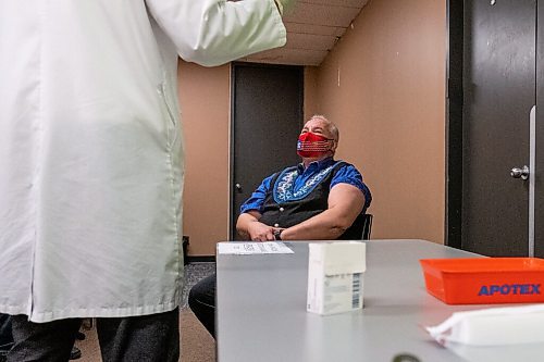 Daniel Crump / Winnipeg Free Press. Manitoba Metis Federation President David Chartrand gets a shot of the AstraZeneca COVID vaccine. Pharmacist Ayobola Ayobole-Obi administered the vaccine Saturday morning at the MEDOCare pharmacy located in the MMF building on Henry avenue in downtown Winnipeg. April 17, 2021.