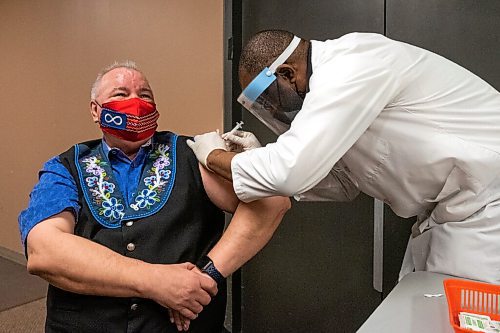 Daniel Crump / Winnipeg Free Press. Manitoba Metis Federation President David Chartrand gets a shot of the AstraZeneca COVID vaccine. Pharmacist Ayobola Ayobole-Obi administered the vaccine Saturday morning at the MEDOCare pharmacy located in the MMF building on Henry avenue in downtown Winnipeg. April 17, 2021.