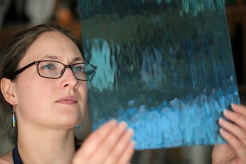 SHANNON VANRAES / WINNIPEG FREE PRESS Glass artist Heather Dawson at her backyard studio in Teulon on April 17, 2021.