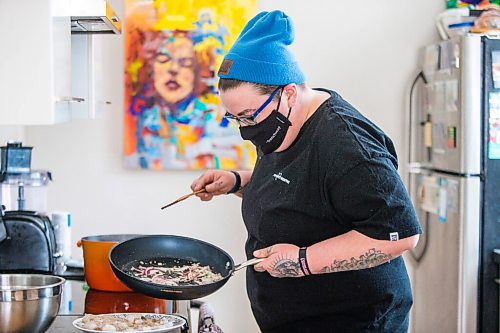 MIKAELA MACKENZIE / WINNIPEG FREE PRESS

Ashley Hebel, head chef at Frenchway Cafe on Corydon, makes Pasta Aglio et olio with Gamberi in Winnipeg on Monday, April 19, 2021. For Eva Wasney story.
Winnipeg Free Press 2020.