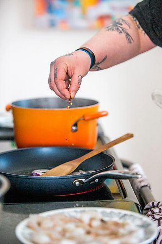 MIKAELA MACKENZIE / WINNIPEG FREE PRESS

Ashley Hebel, head chef at Frenchway Cafe on Corydon, makes Pasta Aglio et olio with Gamberi in Winnipeg on Monday, April 19, 2021. For Eva Wasney story.
Winnipeg Free Press 2020.