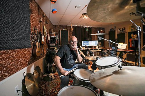 RUTH BONNEVILLE / WINNIPEG FREE PRESS 

Ent - Mitch Dorge

Portraits of Mitch Dorge, of Crash Test Dummies fame, in his home studio. Dorge is the man behind the music for the TV show Ice Vikings.

Profile Story by Freelancer, Denise Duguay 

April 20,  2021