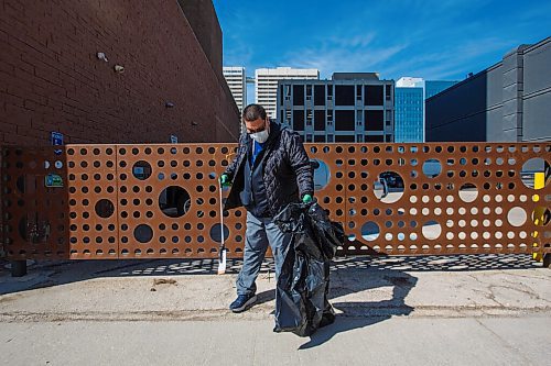 MIKE DEAL / WINNIPEG FREE PRESS
Hector Felix from Barrens River FN makes his way down Smith Street picking up litter. He saw volunteers picking up trash near the park he takes his kid when they are in Winnipeg, so, he decided to ask if he could help out during the Downtown Winnipeg BIZ's annual Earth Day CleanUp Wednesday morning.
Around 60 employees from downtown businesses and community-members picked up litter in small, distanced groups spread throughout downtown during the Downtown Winnipeg BIZ's annual Earth Day CleanUp Wednesday morning. 
210421 - Wednesday, April 21, 2021.