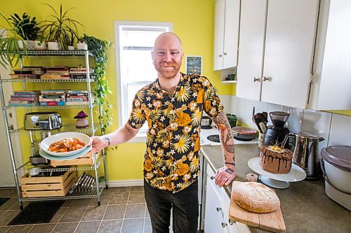 MIKAELA MACKENZIE / WINNIPEG FREE PRESS

Bren Dixon, who has taken up cooking fine food once a week during quarantine, poses for a photo in his kitchen in Winnipeg on Thursday, April 22, 2021. For Declan story.
Winnipeg Free Press 2020.