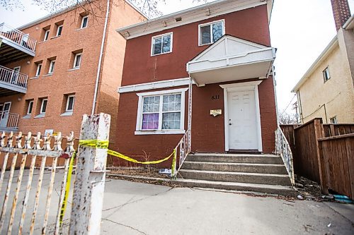 MIKAELA MACKENZIE / WINNIPEG FREE PRESS

Police investigate the scene of a shooting on the 600 block of Spence Street in Winnipeg on Friday, April 23, 2021. For --- story.
Winnipeg Free Press 2020.