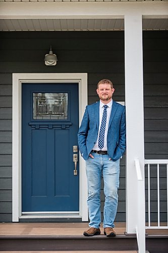 MIKAELA MACKENZIE / WINNIPEG FREE PRESS

Elmwood-Transcona MP Daniel Blaikie poses for a portrait in front of his home in Winnipeg on Friday, April 23, 2021. For Dylan story.
Winnipeg Free Press 2020.