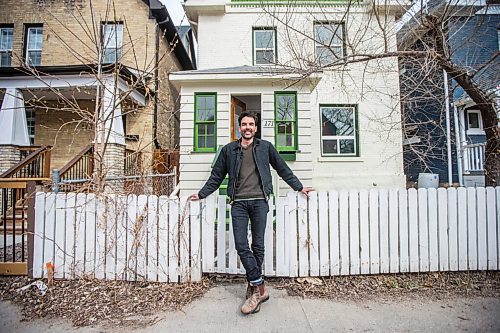 MIKAELA MACKENZIE / WINNIPEG FREE PRESS

Lyndon Froese, a West Broadway resident who qualifies for the vaccine because he lives in a hot zone, poses for a portrait in front of his house in Winnipeg on Friday, April 23, 2021. For Kevin story.
Winnipeg Free Press 2020.