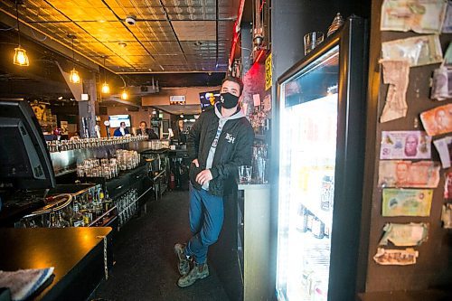 MIKAELA MACKENZIE / WINNIPEG FREE PRESS

Hughie Glover, a bartender at the King's Head who is getting the vaccine because the restaurant he works at is in a hot zone, poses for a portrait at the pub in Winnipeg on Friday, April 23, 2021. For Kevin story.
Winnipeg Free Press 2020.