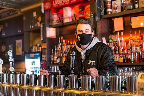 MIKAELA MACKENZIE / WINNIPEG FREE PRESS

Hughie Glover, a bartender at the King's Head who is getting the vaccine because the restaurant he works at is in a hot zone, poses for a portrait at the pub in Winnipeg on Friday, April 23, 2021. For Kevin story.
Winnipeg Free Press 2020.