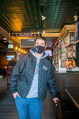 MIKAELA MACKENZIE / WINNIPEG FREE PRESS

Hughie Glover, a bartender at the King's Head who is getting the vaccine because the restaurant he works at is in a hot zone, poses for a portrait at the pub in Winnipeg on Friday, April 23, 2021. For Kevin story.
Winnipeg Free Press 2020.